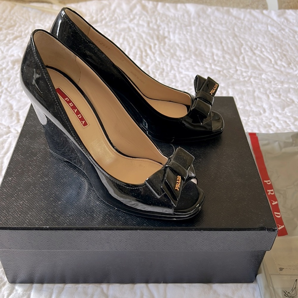 Brand new authentic Prada black patent leather shoes, sz 39